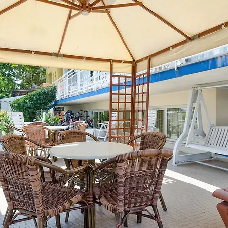 Angeles - Fronte Mare 3*