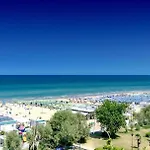 Angeles - Fronte Mare فندق ريتشيوني