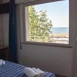 فندق Angeles - Fronte Mare 3*