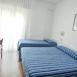Angeles - Fronte Mare 3*