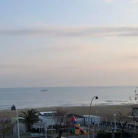 Angeles - Fronte Mare 3*