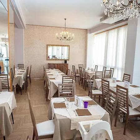 Angeles - Fronte Mare 3*