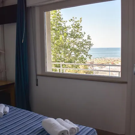 Szálloda Angeles - Fronte Mare 3*