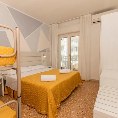 Angeles - Fronte Mare 3*